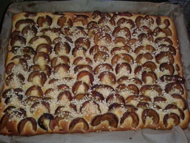 Feiner Pflaumenkuchen mit Marzipanboden - Rezept