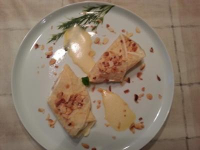 Rezept: Crêpe mit karamellisierten Bananen, Cremefüllung und Zimtschaum Crêpe mit karamellisierten Bananen, Cremefüllung und Zimtschaum - Rezept