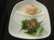 Marinierter Lachs auf Wermut-Schaum und Löwenzahnsalat mit Wachtelbrust - Rezept
