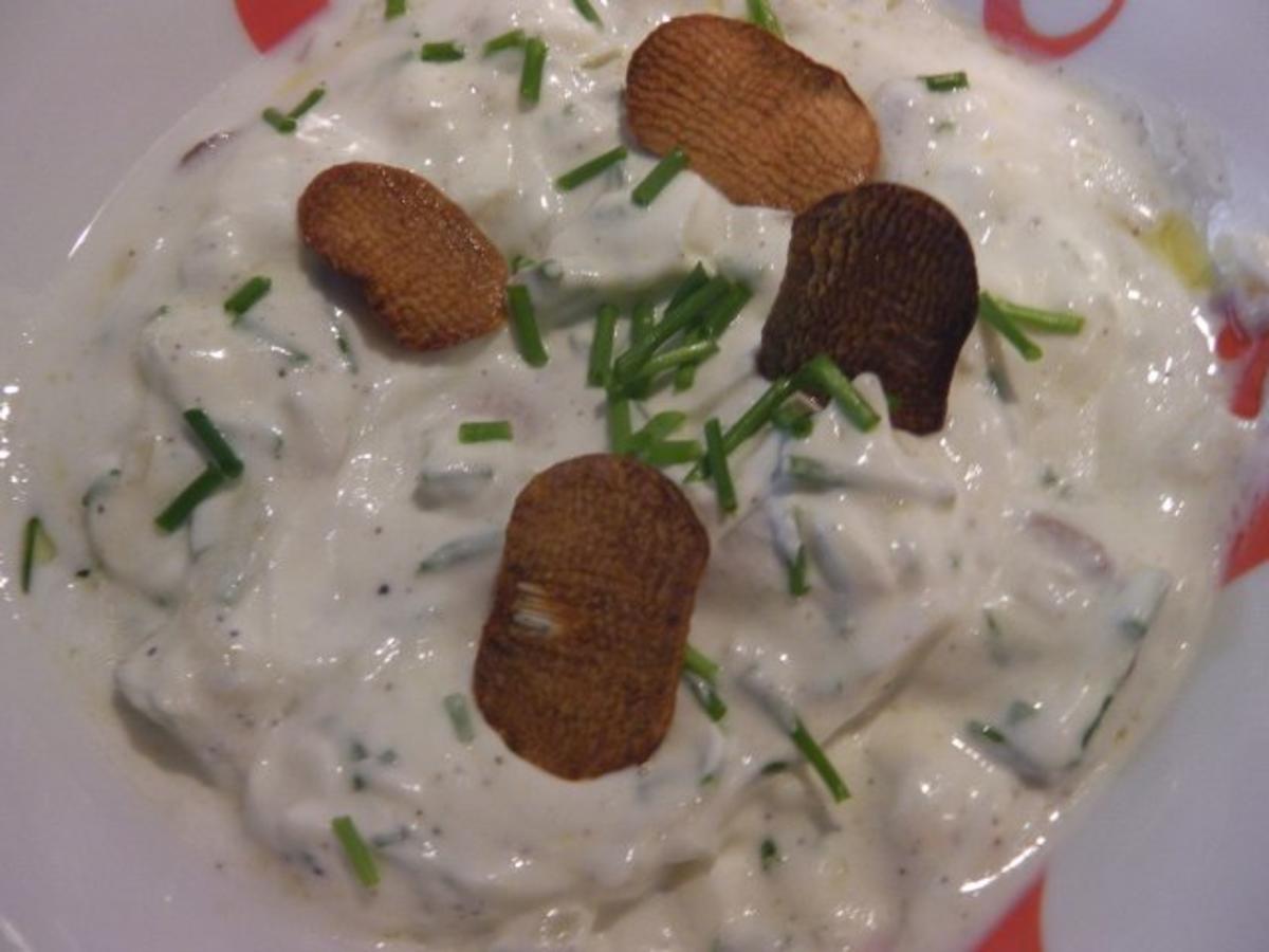 Bilder für Leichte Knoblauch-Zwiebel-Sauce mit Knoblauchchips - Rezept