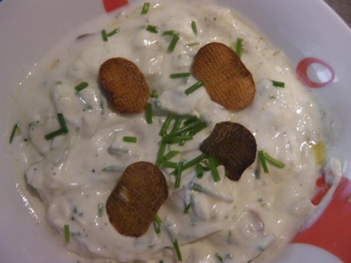 Leichte Knoblauch-Zwiebel-Sauce mit Knoblauchchips - Rezept - Bild Nr. 2