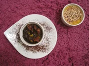 Weiße Pfeffer Crème Brûlée mit Pflaumen-Feigen Ragout - Rezept