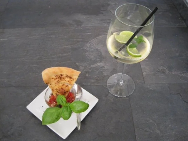 Rezept: Geeistes Parfait von Vin Santo mit weißer Mokkasabayon Bild Nr. 2 Geeistes Parfait von Vin Santo mit weißer Mokkasabayon - Rezept - Bild Nr. 2