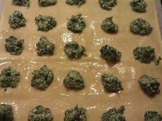 Minimaultaschen mit Ricotta-Spinatfüllung und Salbeibutter - Rezept - Bild Nr. 2