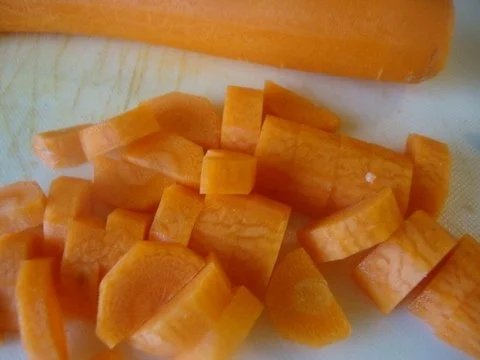 Rezept: Wurzelcremesuppe mit karamellisierten Maronen Bild Nr. 4 Wurzelcremesuppe mit karamellisierten Maronen - Rezept - Bild Nr. 4