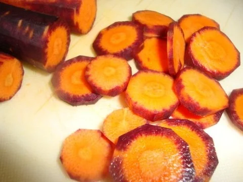 Rezept: Wurzelcremesuppe mit karamellisierten Maronen Bild Nr. 5 Wurzelcremesuppe mit karamellisierten Maronen - Rezept - Bild Nr. 5