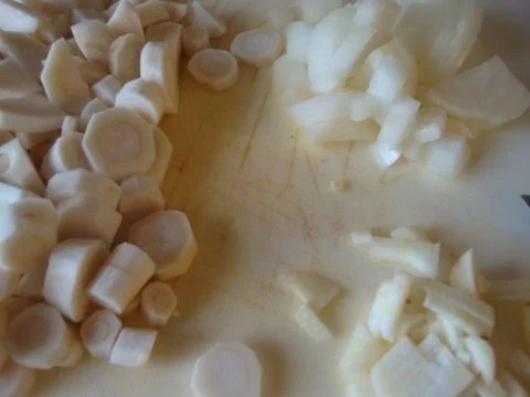 Rezept: Wurzelcremesuppe mit karamellisierten Maronen Bild Nr. 6 Wurzelcremesuppe mit karamellisierten Maronen - Rezept - Bild Nr. 6