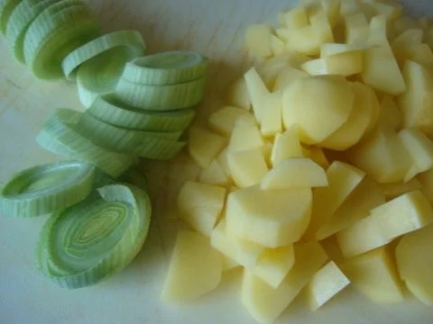 Rezept: Wurzelcremesuppe mit karamellisierten Maronen Bild Nr. 7 Wurzelcremesuppe mit karamellisierten Maronen - Rezept - Bild Nr. 7