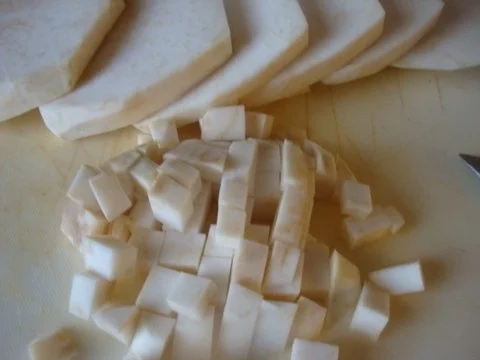 Rezept: Wurzelcremesuppe mit karamellisierten Maronen Bild Nr. 8 Wurzelcremesuppe mit karamellisierten Maronen - Rezept - Bild Nr. 8