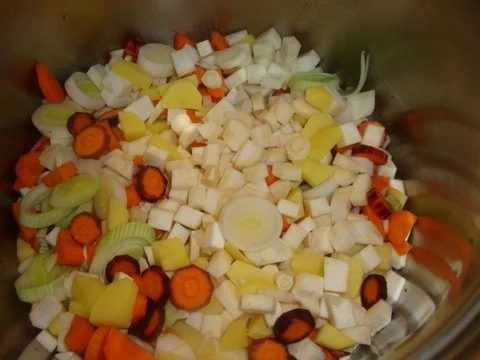 Rezept: Wurzelcremesuppe mit karamellisierten Maronen Bild Nr. 9 Wurzelcremesuppe mit karamellisierten Maronen - Rezept - Bild Nr. 9