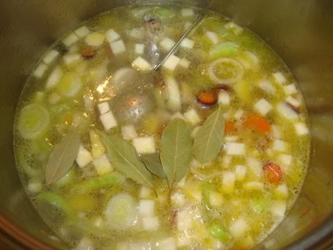 Rezept: Wurzelcremesuppe mit karamellisierten Maronen Bild Nr. 11 Wurzelcremesuppe mit karamellisierten Maronen - Rezept - Bild Nr. 11