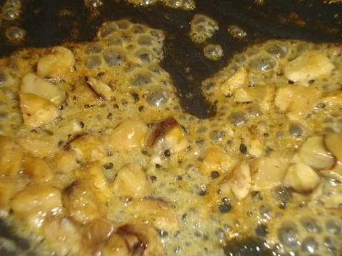 Rezept: Wurzelcremesuppe mit karamellisierten Maronen Bild Nr. 17 Wurzelcremesuppe mit karamellisierten Maronen - Rezept - Bild Nr. 17