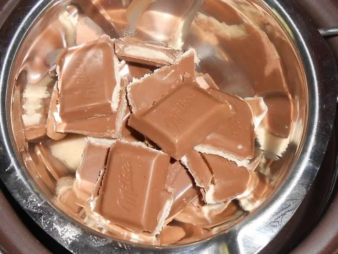 Rezept: Schoko-Quark-Nockerl mit Schoko-Früchten Bild Nr. 3 Schoko-Quark-Nockerl mit Schoko-Früchten - Rezept - Bild Nr. 3