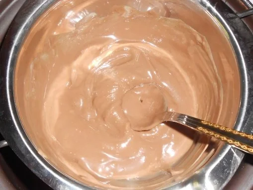 Rezept: Schoko-Quark-Nockerl mit Schoko-Früchten Bild Nr. 5 Schoko-Quark-Nockerl mit Schoko-Früchten - Rezept - Bild Nr. 5