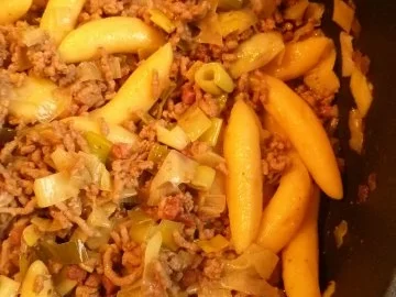 Rezept: Schupfnudeln mit Hackfleisch-Lauch-Käse-Soße Bild Nr. 5 Schupfnudeln mit Hackfleisch-Lauch-Käse-Soße - Rezept - Bild Nr. 5