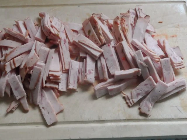 Rezept: Salate: Bunter Leberkäse-Salat mit Orangen-Senf-Dressing Bild Nr. 2 Salate: Bunter Leberkäse-Salat mit Orangen-Senf-Dressing - Rezept - Bild Nr. 2