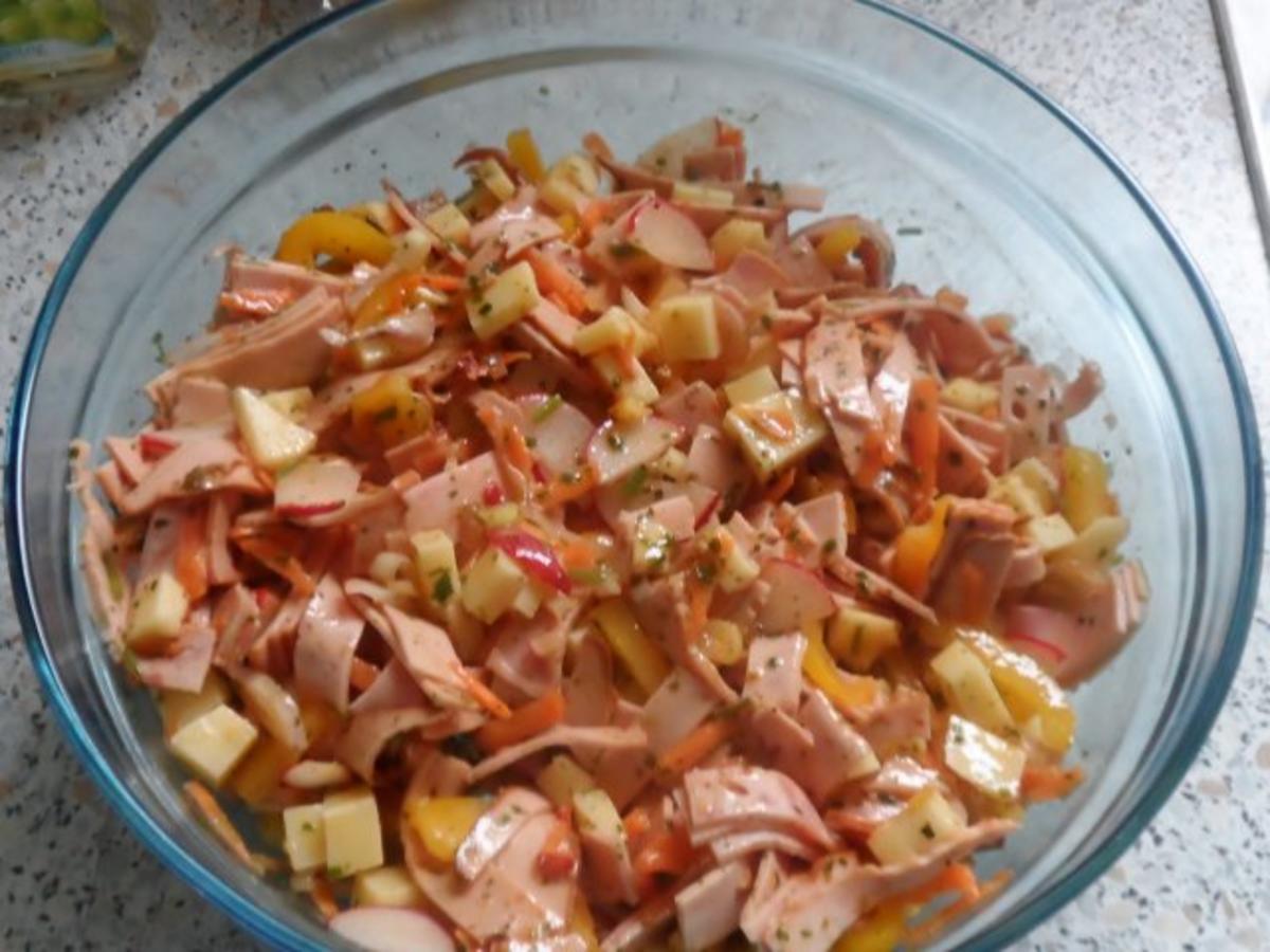 Salate: Bunter Leberkäse-Salat mit Orangen-Senf-Dressing - Rezept - Bild Nr. 9