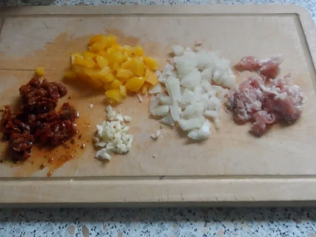 Für den kleinen Hunger: Mediterrane Rosenkohl-Flammkuchen mit Kräutern und Speck - Rezept - Bild Nr. 5