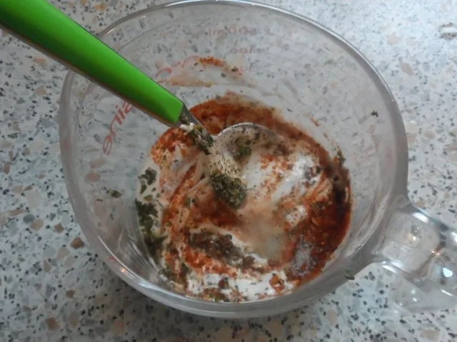 Für den kleinen Hunger: Mediterrane Rosenkohl-Flammkuchen mit Kräutern und Speck - Rezept - Bild Nr. 7