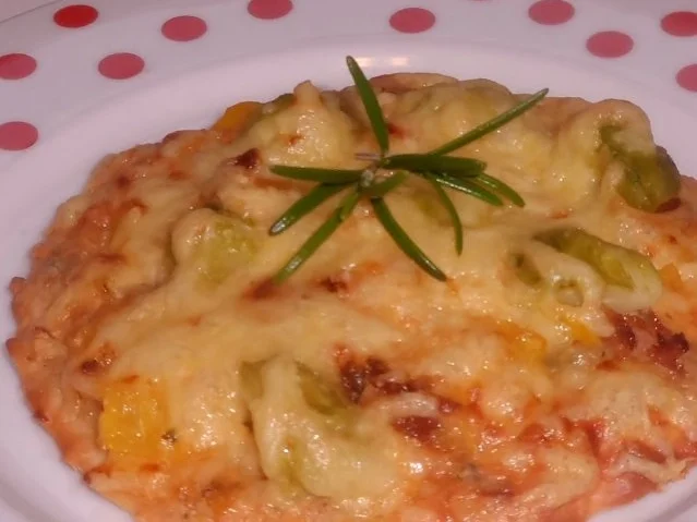 Für den kleinen Hunger: Mediterrane Rosenkohl-Flammkuchen mit Kräutern und Speck - Rezept - Bild Nr. 15