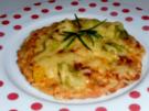 Für den kleinen Hunger: Mediterrane Rosenkohl-Flammkuchen mit Kräutern und Speck - Rezept