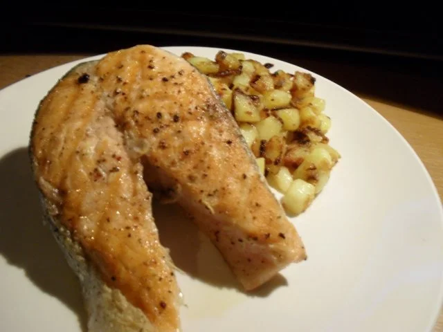 Lachssteak mit Bratkartoffeln - Rezept