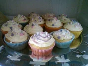 Leckere Vanilliecupcakes mit Buttercremetopping - Rezept