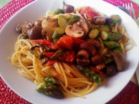 Pasta mit grünen Spargel und Champignons - Rezept