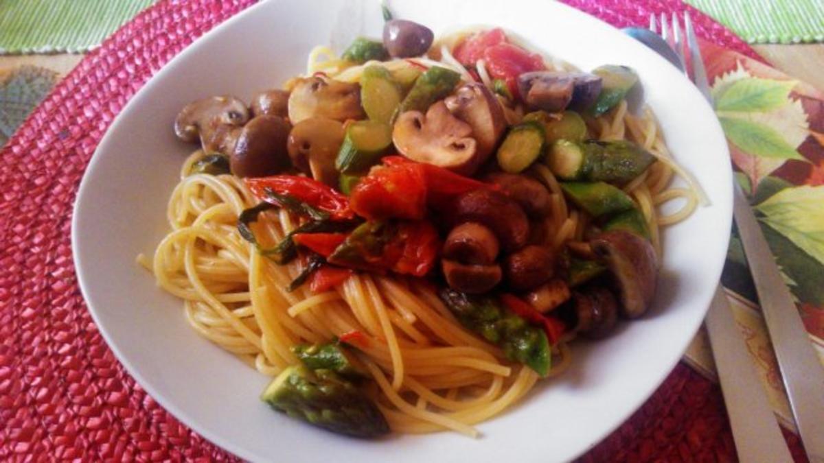 Pasta mit grünen Spargel und Champignons - Rezept - kochbar.de