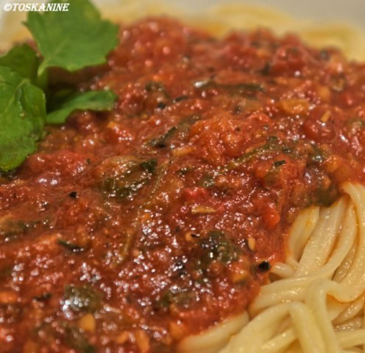 Spaghetti mit Blitz-Tomatensauce - Rezept
