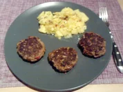 CHILIDELLEN RELOADED GEBAYERT UND CO- Scharfe Fleischpflanzerl mit Rote Ruabn-Salat - Rezept