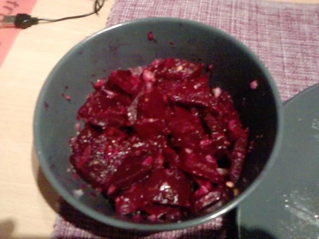 CHILIDELLEN RELOADED GEBAYERT UND CO- Scharfe Fleischpflanzerl mit Rote Ruabn-Salat - Rezept - Bild Nr. 2