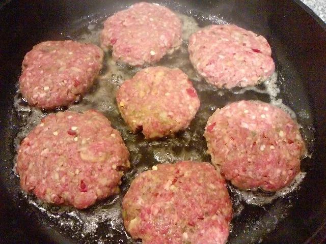 CHILIDELLEN RELOADED GEBAYERT UND CO- Scharfe Fleischpflanzerl mit Rote Ruabn-Salat - Rezept - Bild Nr. 11