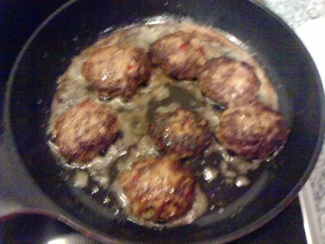 CHILIDELLEN RELOADED GEBAYERT UND CO- Scharfe Fleischpflanzerl mit Rote Ruabn-Salat - Rezept - Bild Nr. 12