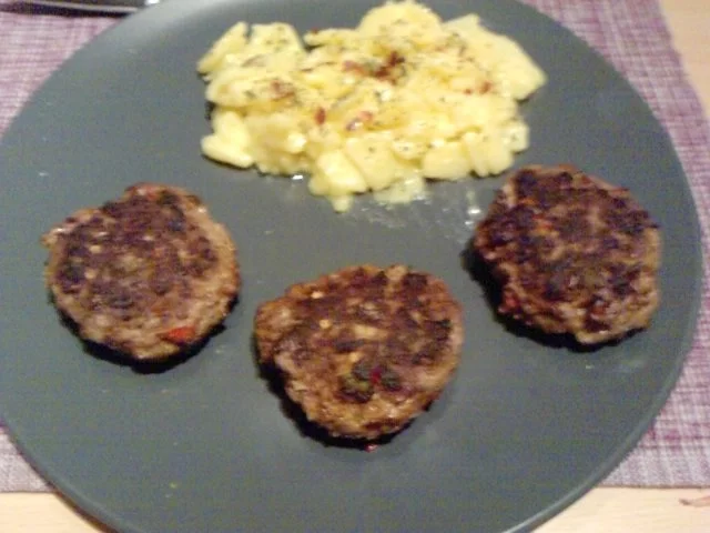 CHILIDELLEN RELOADED GEBAYERT UND CO- Scharfe Fleischpflanzerl mit Rote Ruabn-Salat - Rezept - Bild Nr. 13