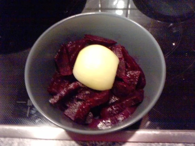 CHILIDELLEN RELOADED GEBAYERT UND CO- Scharfe Fleischpflanzerl mit Rote Ruabn-Salat - Rezept - Bild Nr. 5