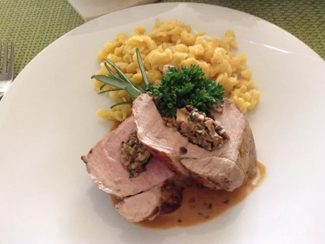 Mit Pilzen gefülltes Schweinsfilet auf Cognacsauce - Rezept