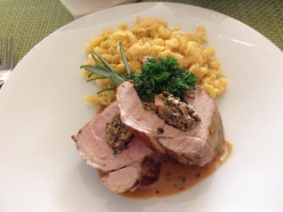 Rezept: Mit Pilzen gefülltes Schweinsfilet auf Cognacsauce Mit Pilzen gefülltes Schweinsfilet auf Cognacsauce - Rezept
