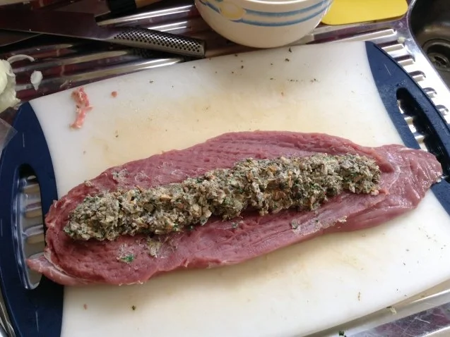 Mit Pilzen gefülltes Schweinsfilet auf Cognacsauce - Rezept - Bild Nr. 3