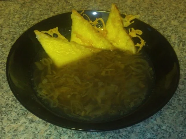 Rezept: Zwiebelsuppe mit gratiniertem Toast Zwiebelsuppe mit gratiniertem Toast - Rezept
