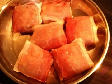 Schweinefiletpäckchen mit Schafskäse  in Rotweinjus mit Rosmarin-Karotten-Kartoffeln - Rezept - Bild Nr. 5