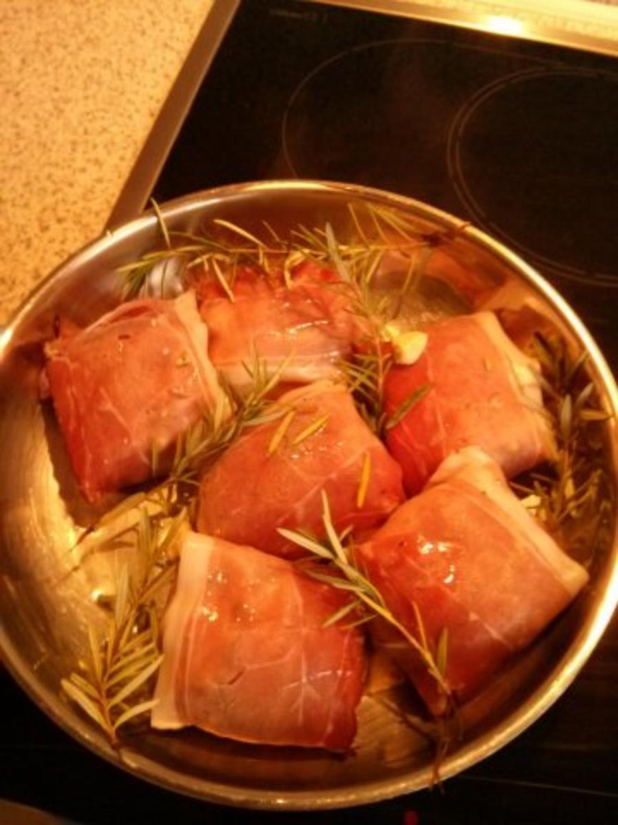 Schweinefiletpäckchen mit Schafskäse  in Rotweinjus mit Rosmarin-Karotten-Kartoffeln - Rezept - Bild Nr. 6