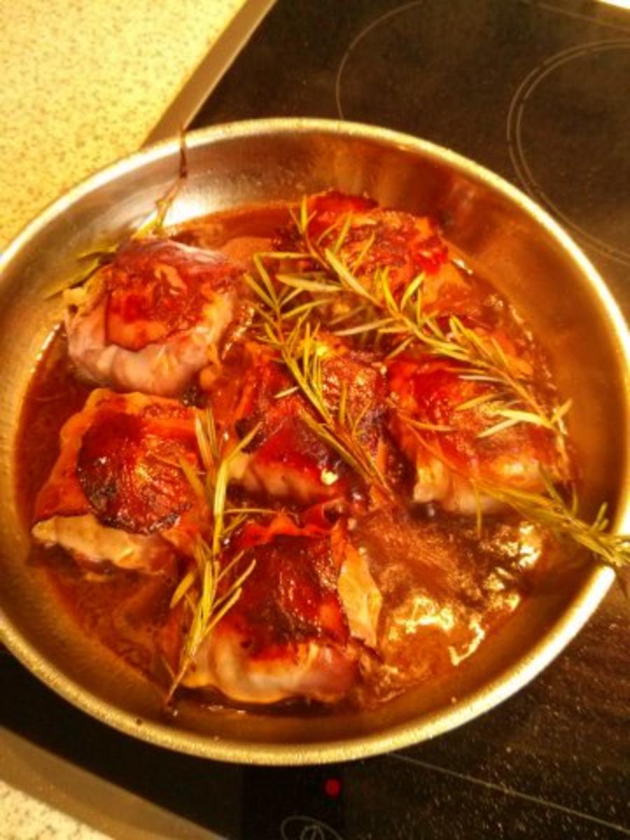 Schweinefiletpäckchen mit Schafskäse  in Rotweinjus mit Rosmarin-Karotten-Kartoffeln - Rezept - Bild Nr. 7