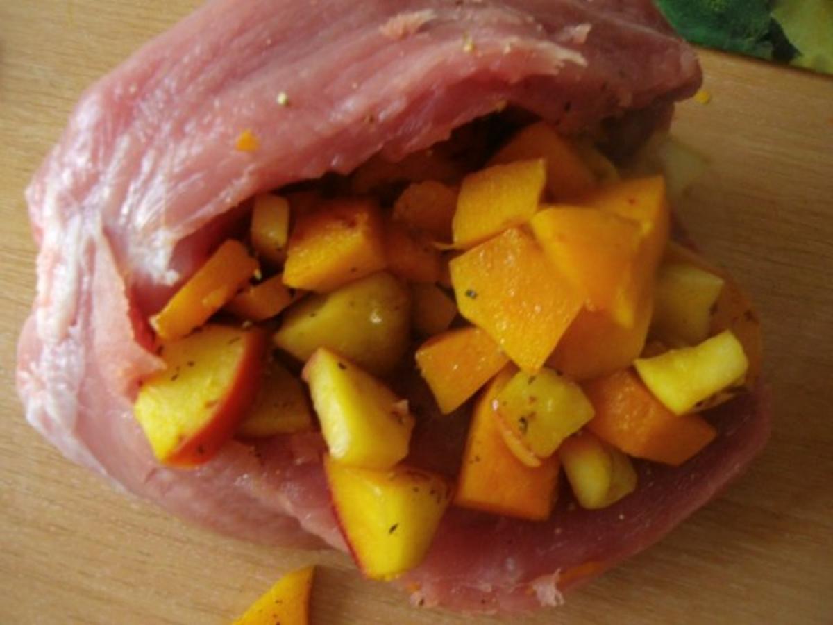 Schweinebraten mit Kürbis Apfelfüllung - einfach - 97 kcal/100g