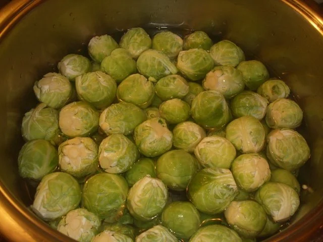 Rezept: Kartoffel-Rosenkohl Püree mit Frikadellen Bild Nr. 2 Kartoffel-Rosenkohl Püree mit Frikadellen - Rezept - Bild Nr. 2