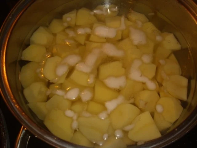 Rezept: Kartoffel-Rosenkohl Püree mit Frikadellen Bild Nr. 3 Kartoffel-Rosenkohl Püree mit Frikadellen - Rezept - Bild Nr. 3