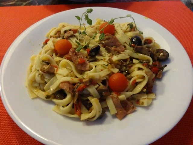 Rezept: Nudeln : Ahab' s Mediterrane Nudelpfanne Nudeln : Ahab' s Mediterrane Nudelpfanne - Rezept