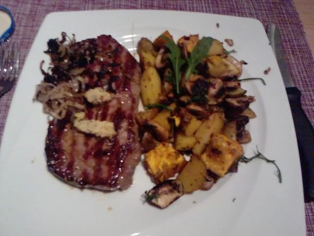 HERBSTSTEAK VOM OCHSEN AUF HALLOWEEN-ART Ochsensteak mit Herbstgemüse - Rezept