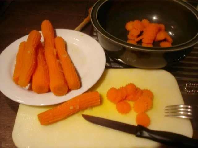 Kürbissuppe mit Kokosmilch und Möhrenblüten - Rezept - Bild Nr. 6