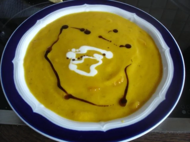 Kürbissuppe mit Kokosmilch und Möhrenblüten - Rezept - Bild Nr. 11